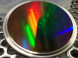 Hot-embossing stamp with 200nm feature size arrays (PHABLE)